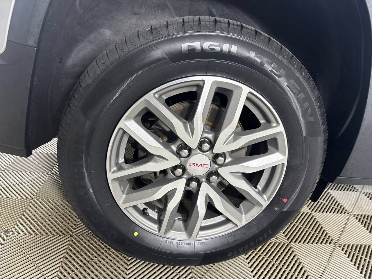 Used 2017 GMC Acadia SLE w/ Driver Alert Package I AWD/4WD image 33