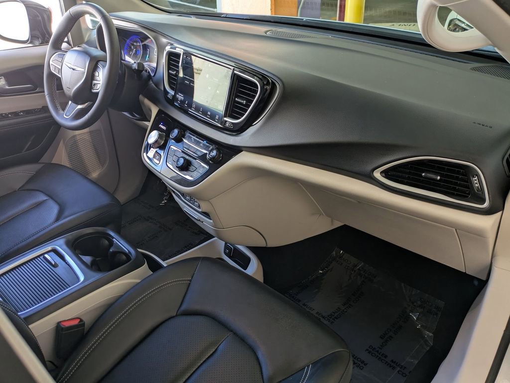 Used 2024 Chrysler Pacifica Touring-L image 29