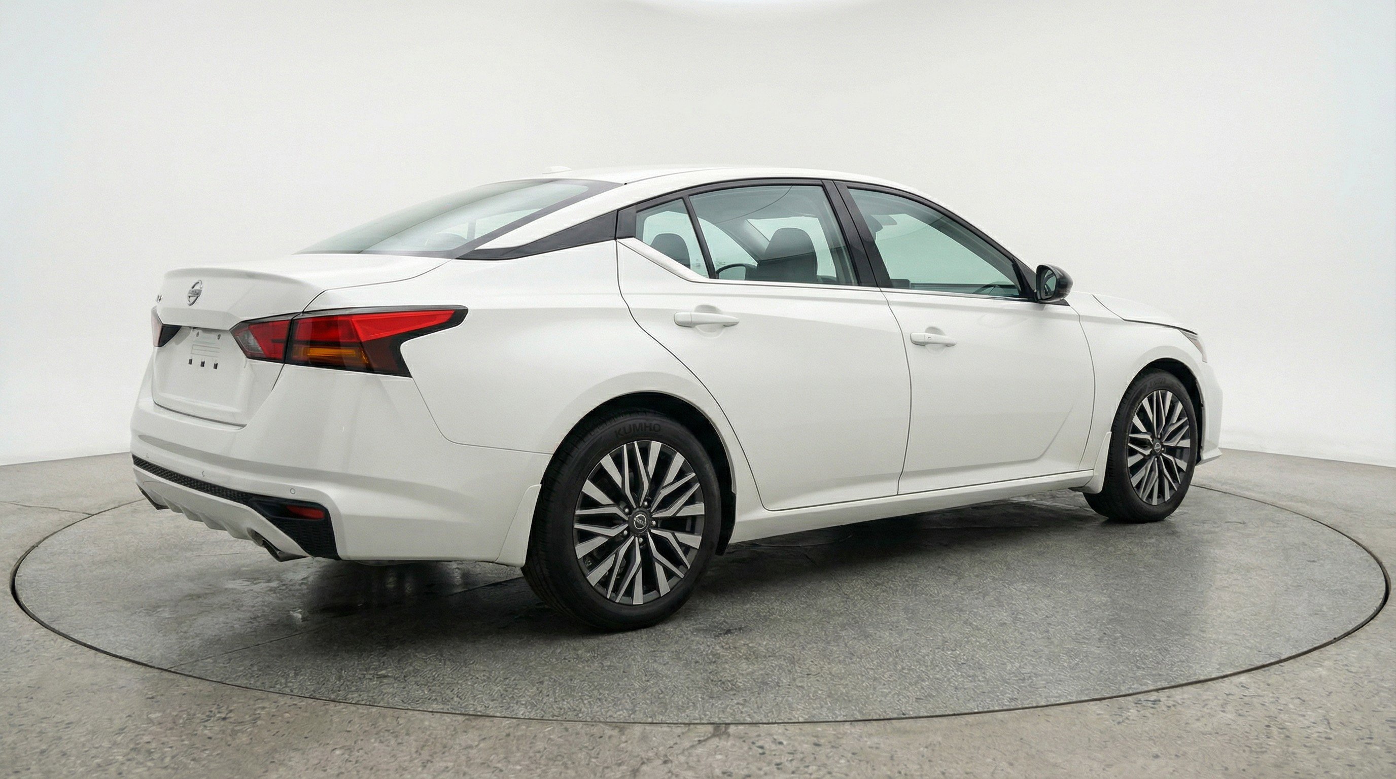 Used 2025 Nissan Altima 2.5 SV image 9