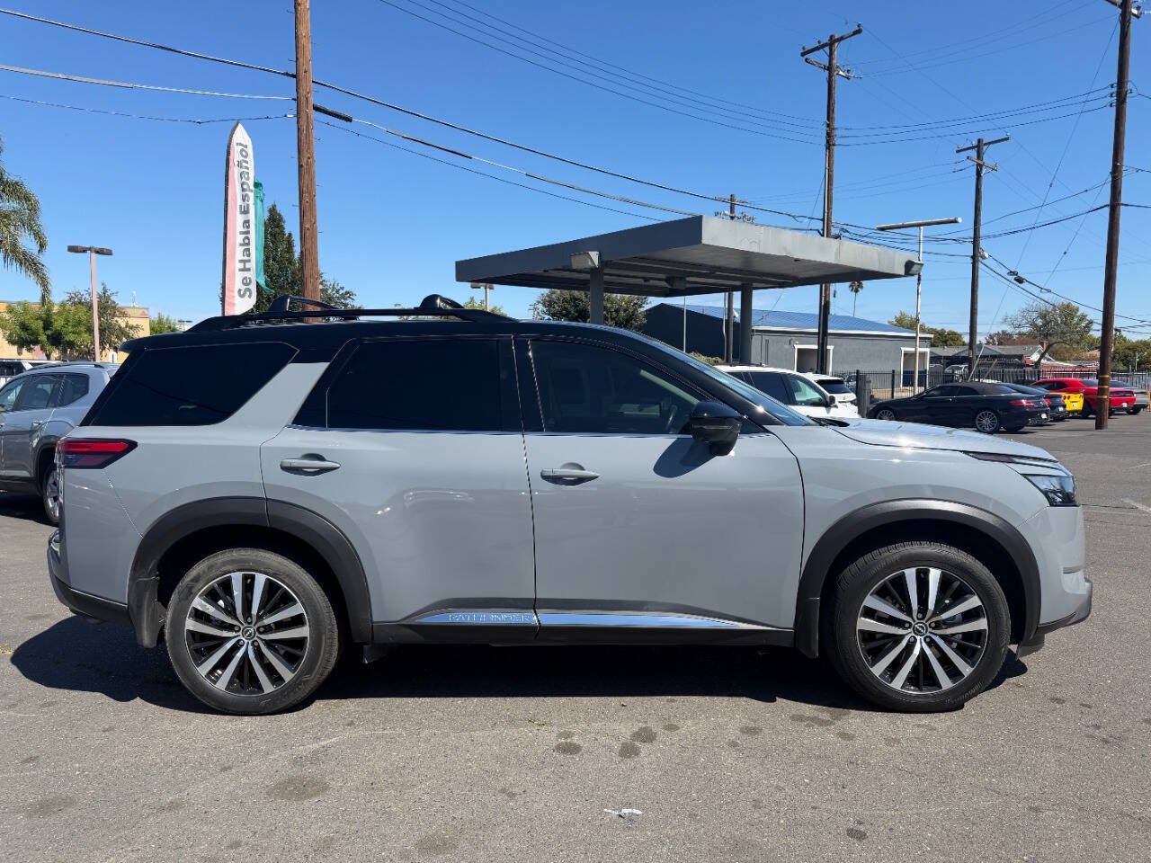 Used 2025 Nissan Pathfinder Platinum w/ Cargo Package AWD/4WD image 8