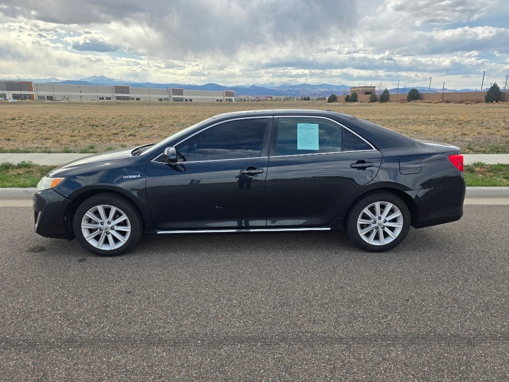 Used 2013 Toyota Camry XLE w/ Convenience Pkg image 2