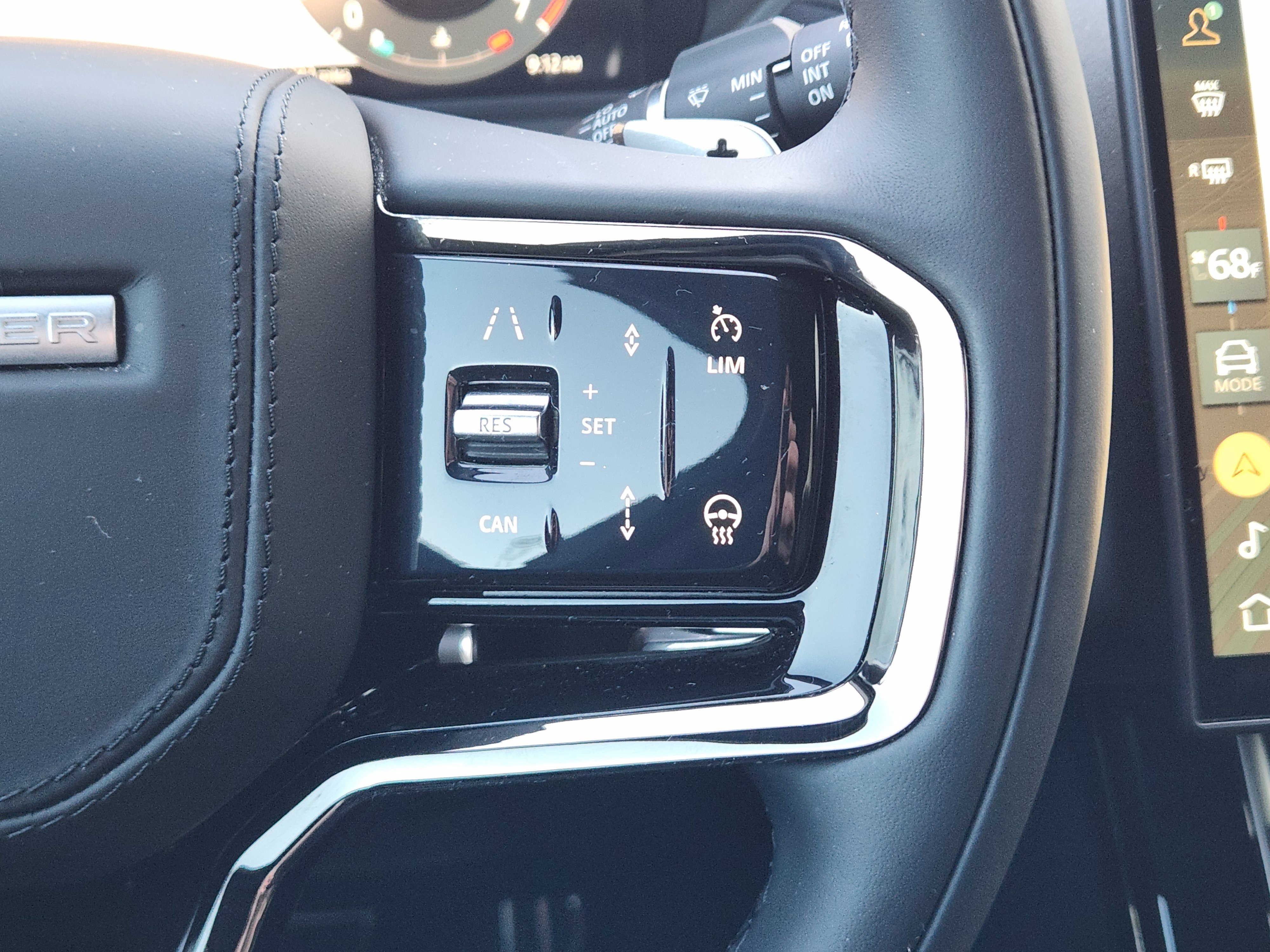 Certified 2026 Land Rover Range Rover Velar Dynamic SE image 30