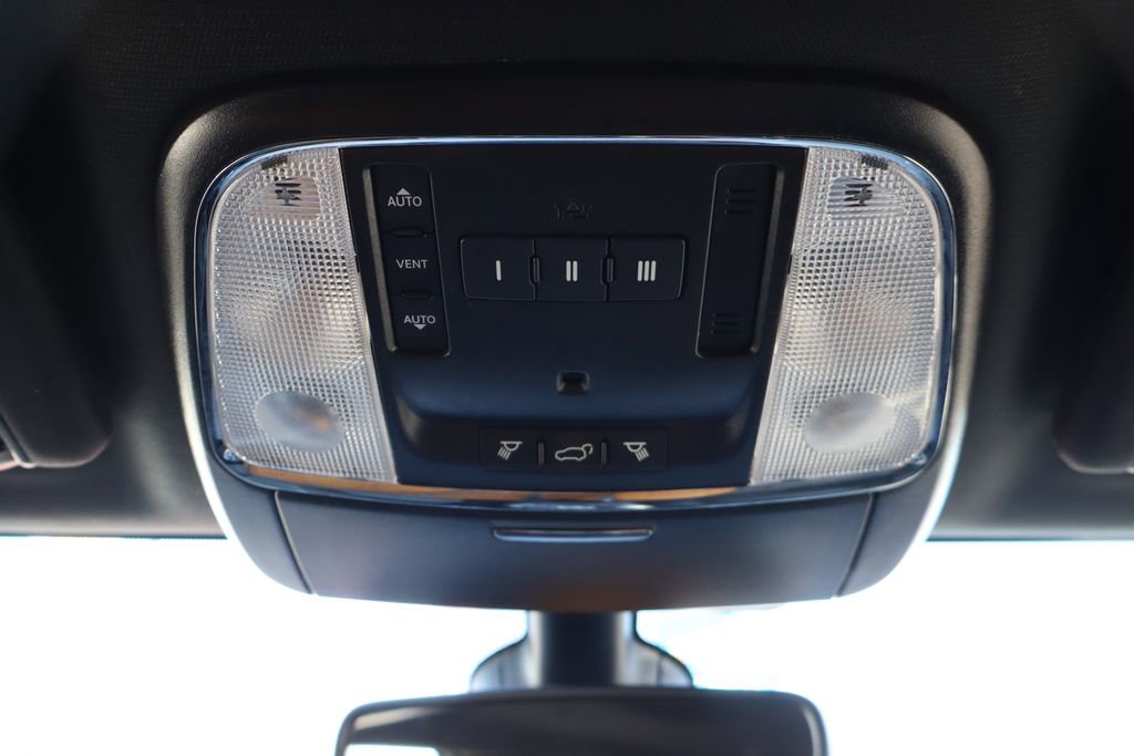 Used 2021 Jeep Grand Cherokee Limited AWD/4WD image 14