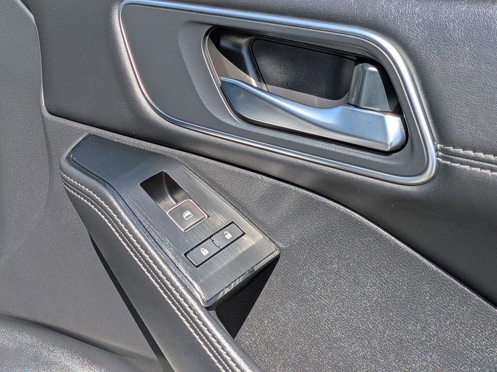 Used 2022 Nissan Rogue Platinum w/ Head-Up Display Package image 19