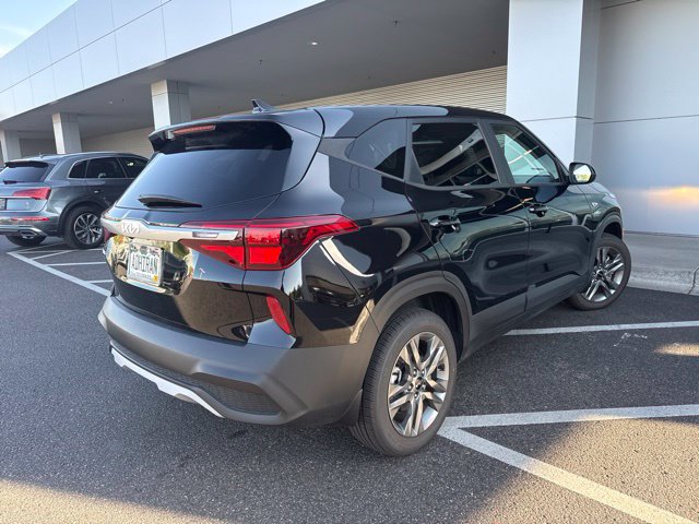 Used 2023 Kia Seltos LX AWD/4WD image 3