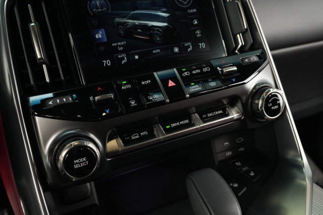 Used 2025 Lexus LX 700h F Sport image 54