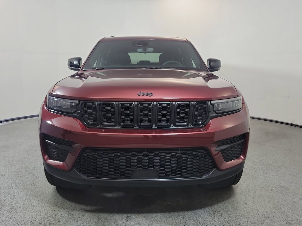 Used 2023 Jeep Grand Cherokee Altitude RWD image 2