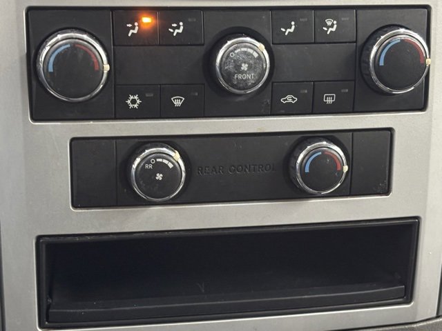 Used 2010 Chrysler Town & Country Touring image 25