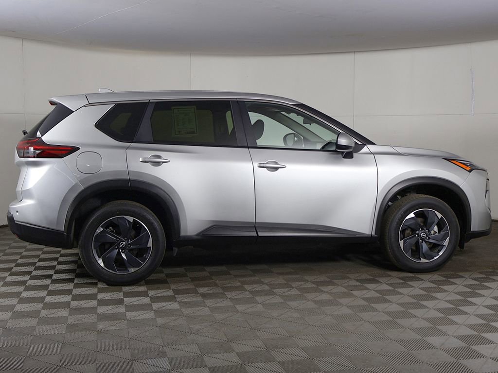 Used 2024 Nissan Rogue SV image 16