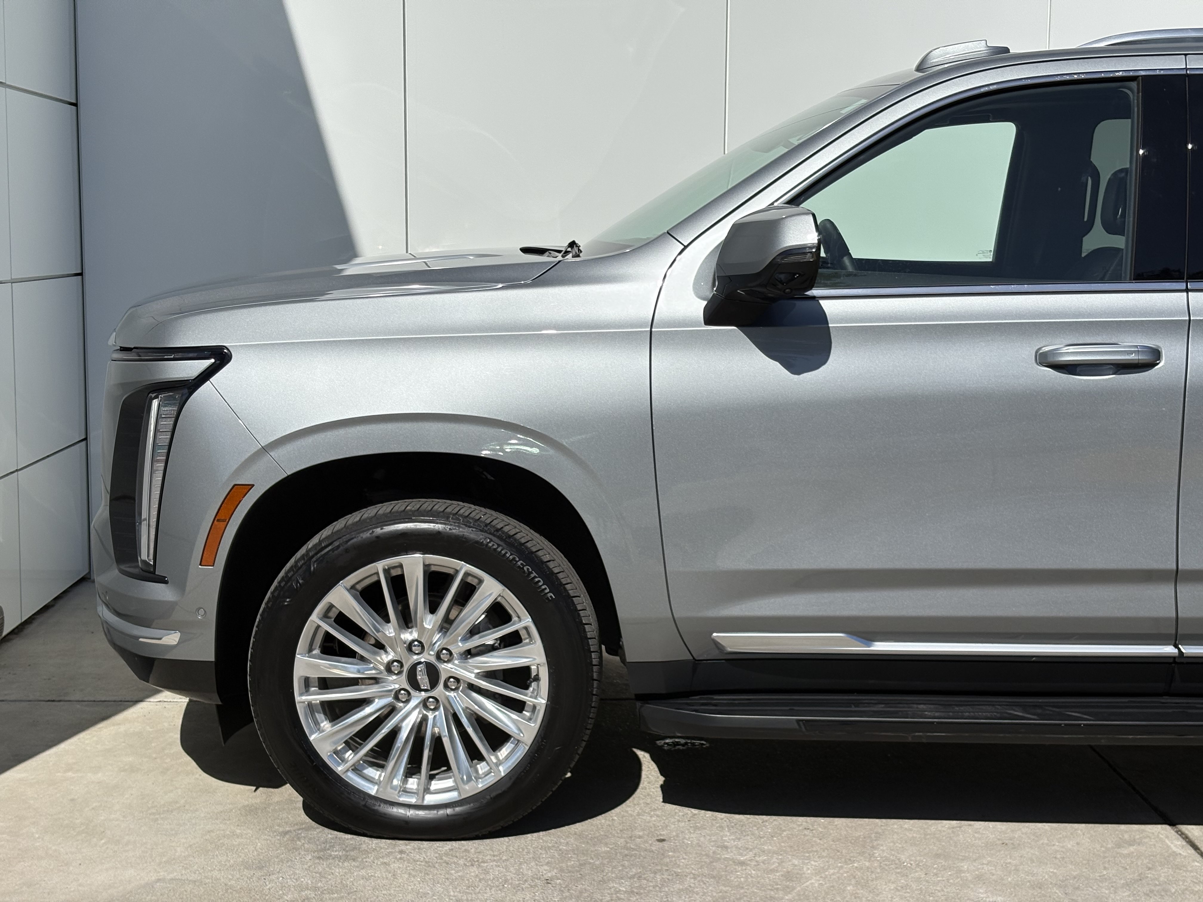 Certified 2025 Cadillac Escalade ESV Premium Luxury AWD/4WD image 5
