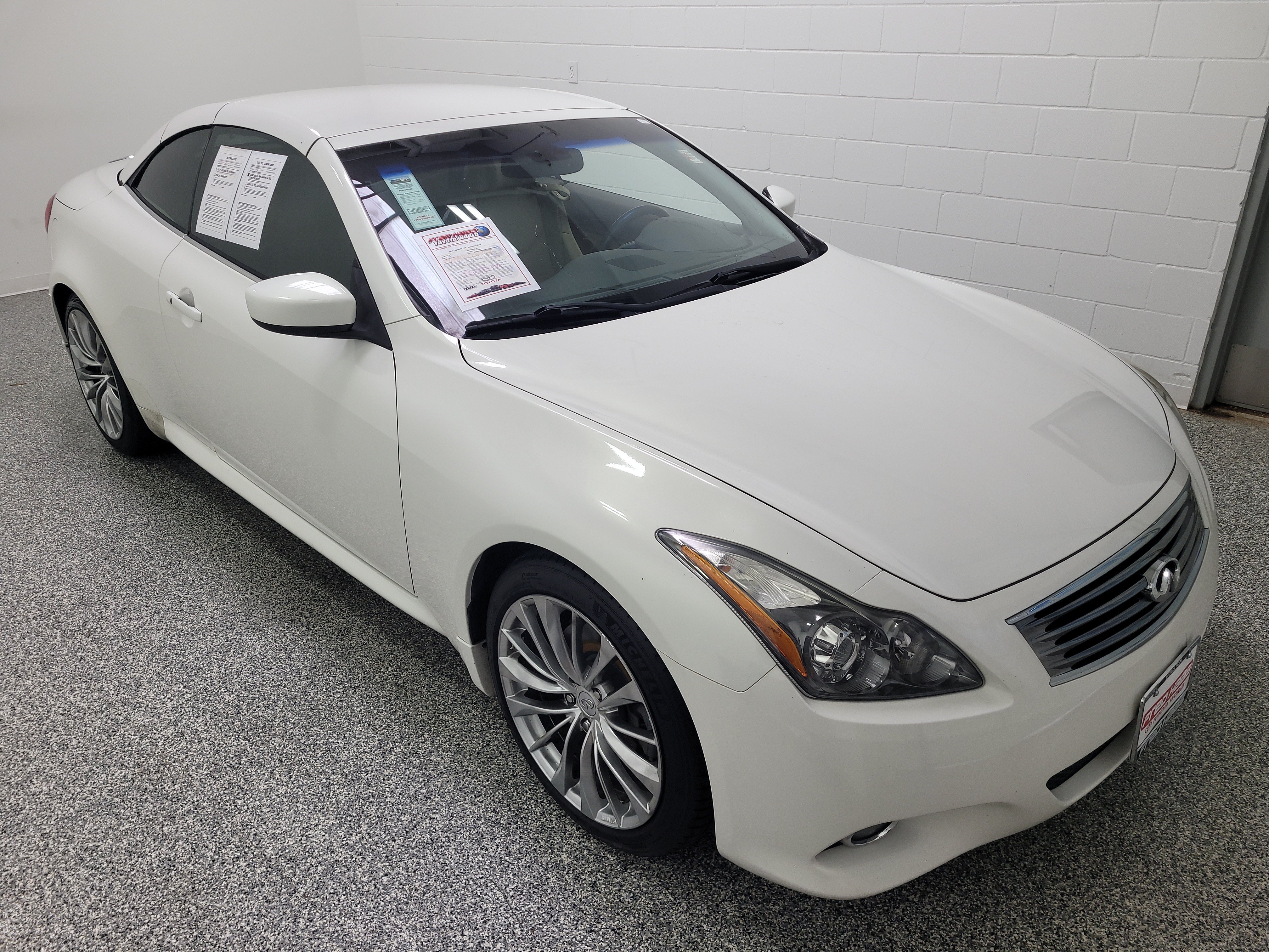 Used 2013 INFINITI G37 Convertible w/ Premium Pkg RWD image 3