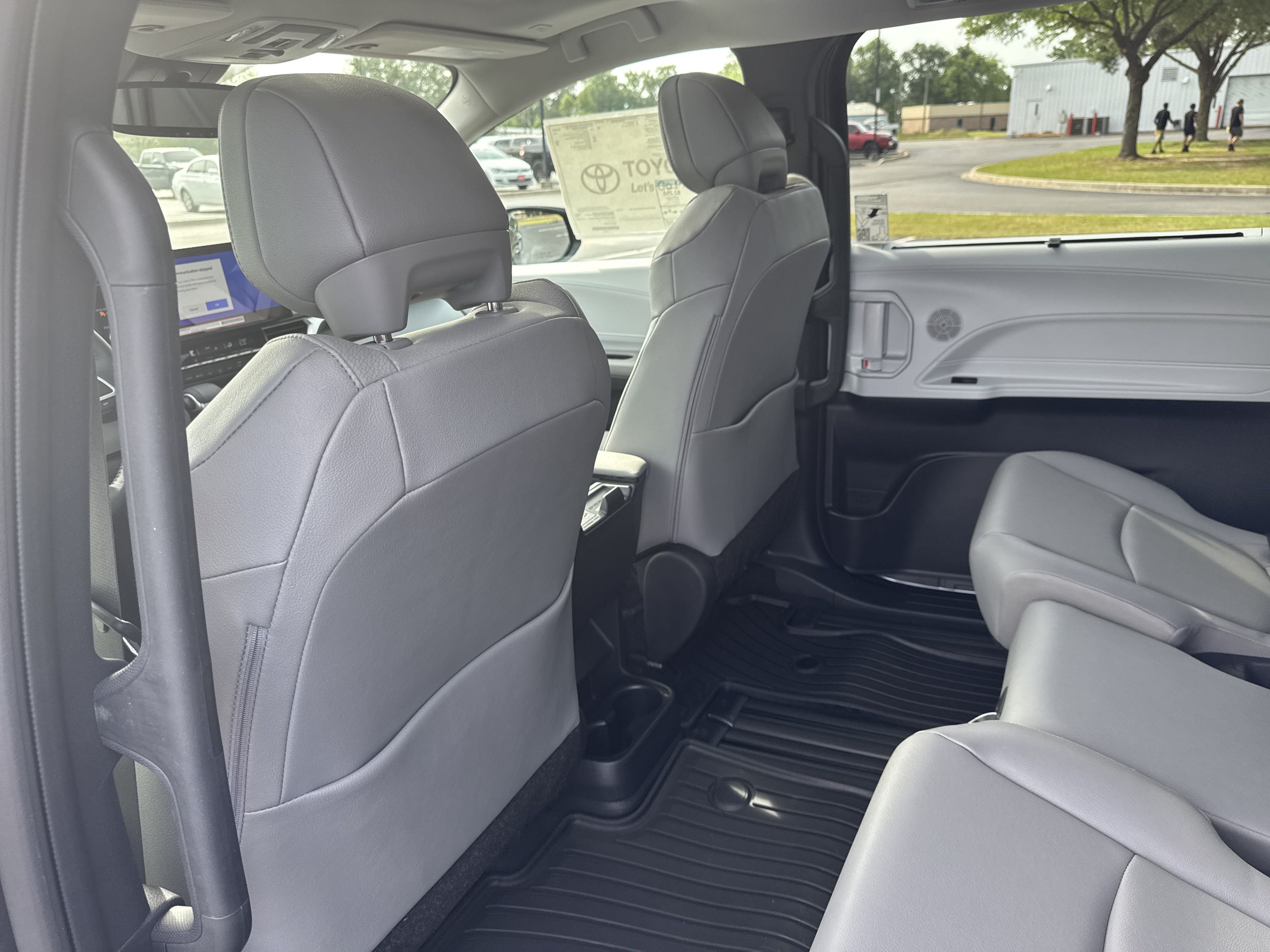 New 2025 Toyota Sienna XLE FWD image 27