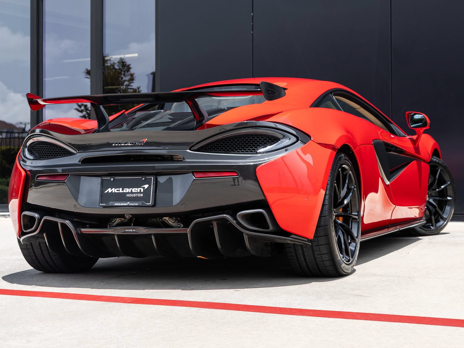 Used 2016 McLaren 570S Coupe RWD image 10