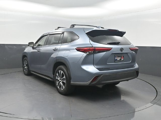 Used 2022 Toyota Highlander XLE FWD image 25