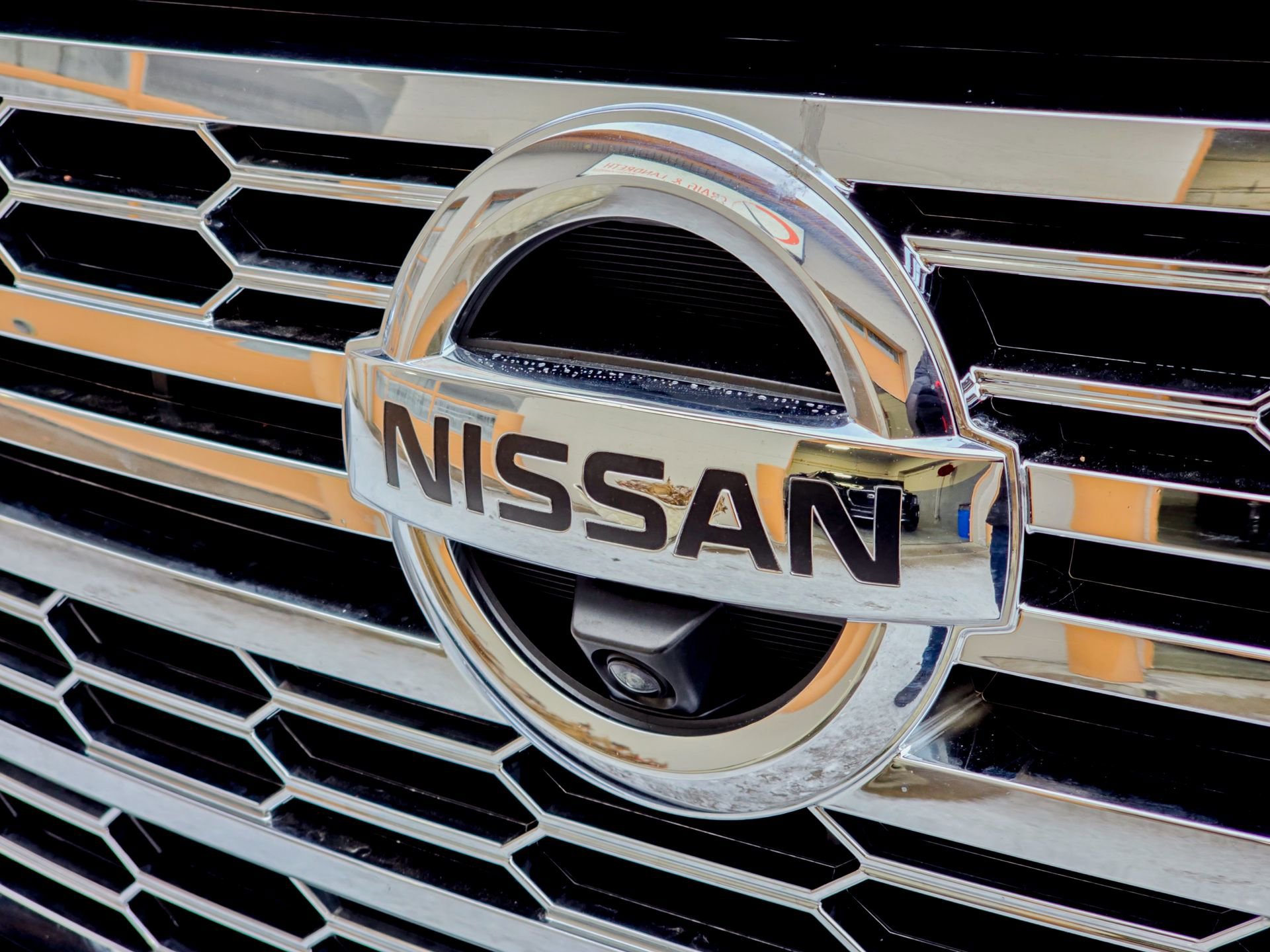 Used 2021 Nissan Titan SL w/ Moonroof Package image 3