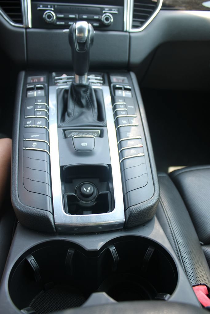 Used 2018 Porsche Macan S AWD/4WD image 46