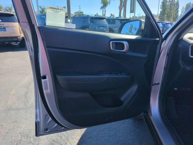 Used 2024 Hyundai Venue SEL FWD image 12