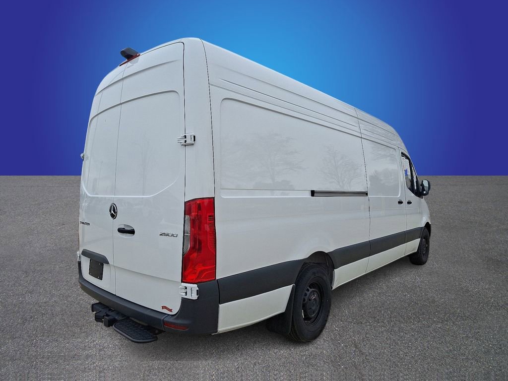 Used 2025 Mercedes-Benz Sprinter 2500 image 4