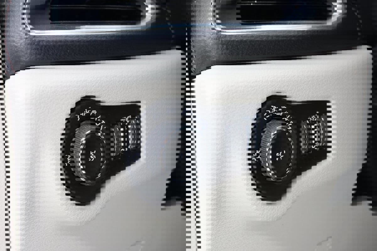 Used 2019 Chrysler Pacifica Limited w/ Tire & Wheel Group image 25