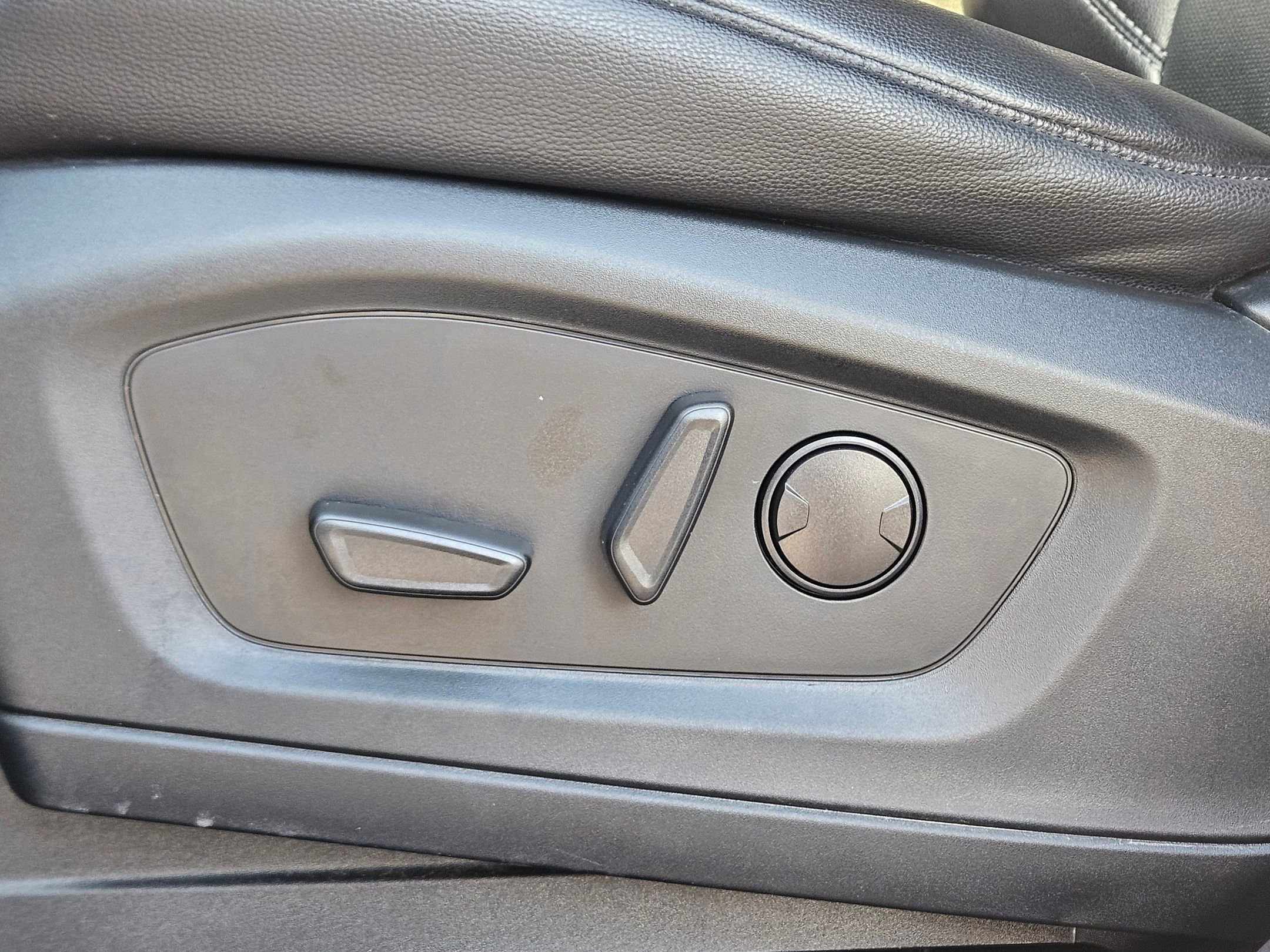 Used 2021 Ford Explorer Limited w/ Equipment Group 301A image 20