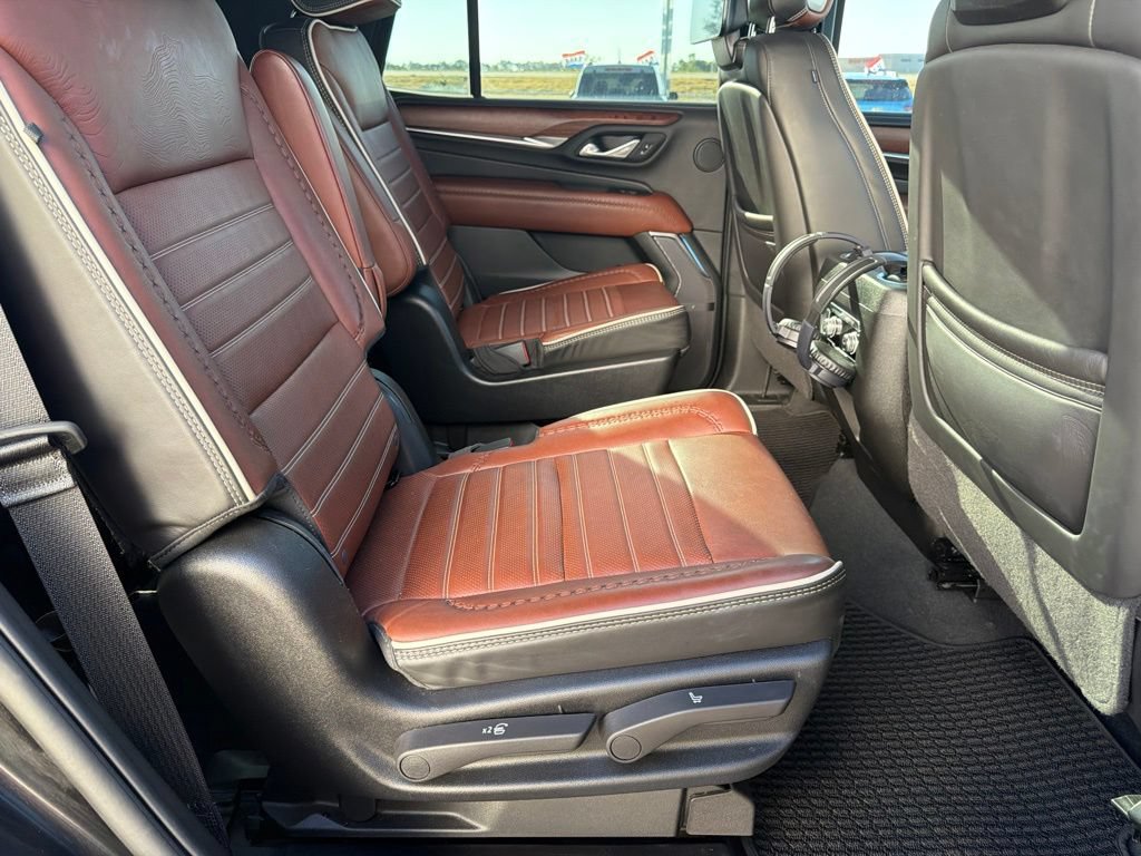 Used 2024 GMC Yukon Denali Ultimate AWD/4WD image 32