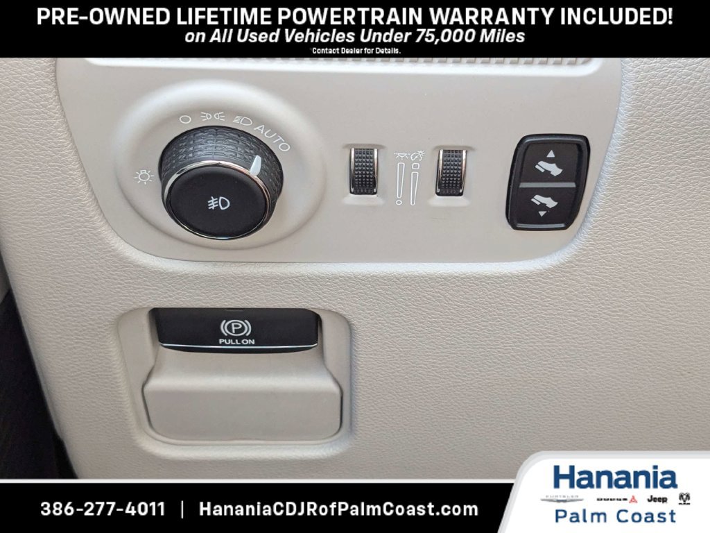 Used 2024 Jeep Wagoneer L Series II RWD image 26