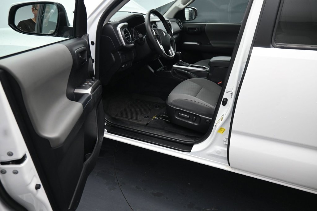 Used 2023 Toyota Tacoma SR5 AWD/4WD image 15