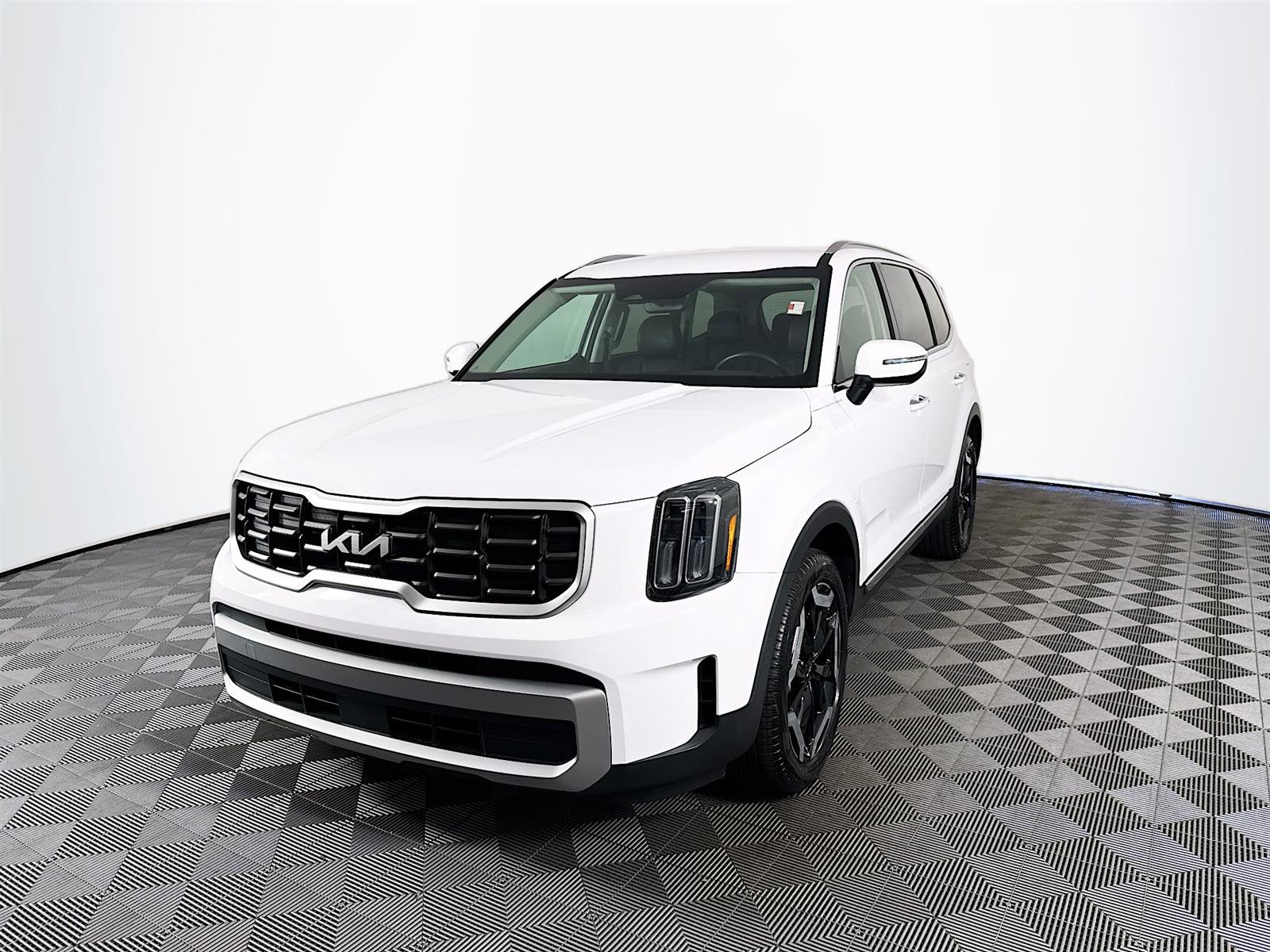 Certified 2023 Kia Telluride S image 3