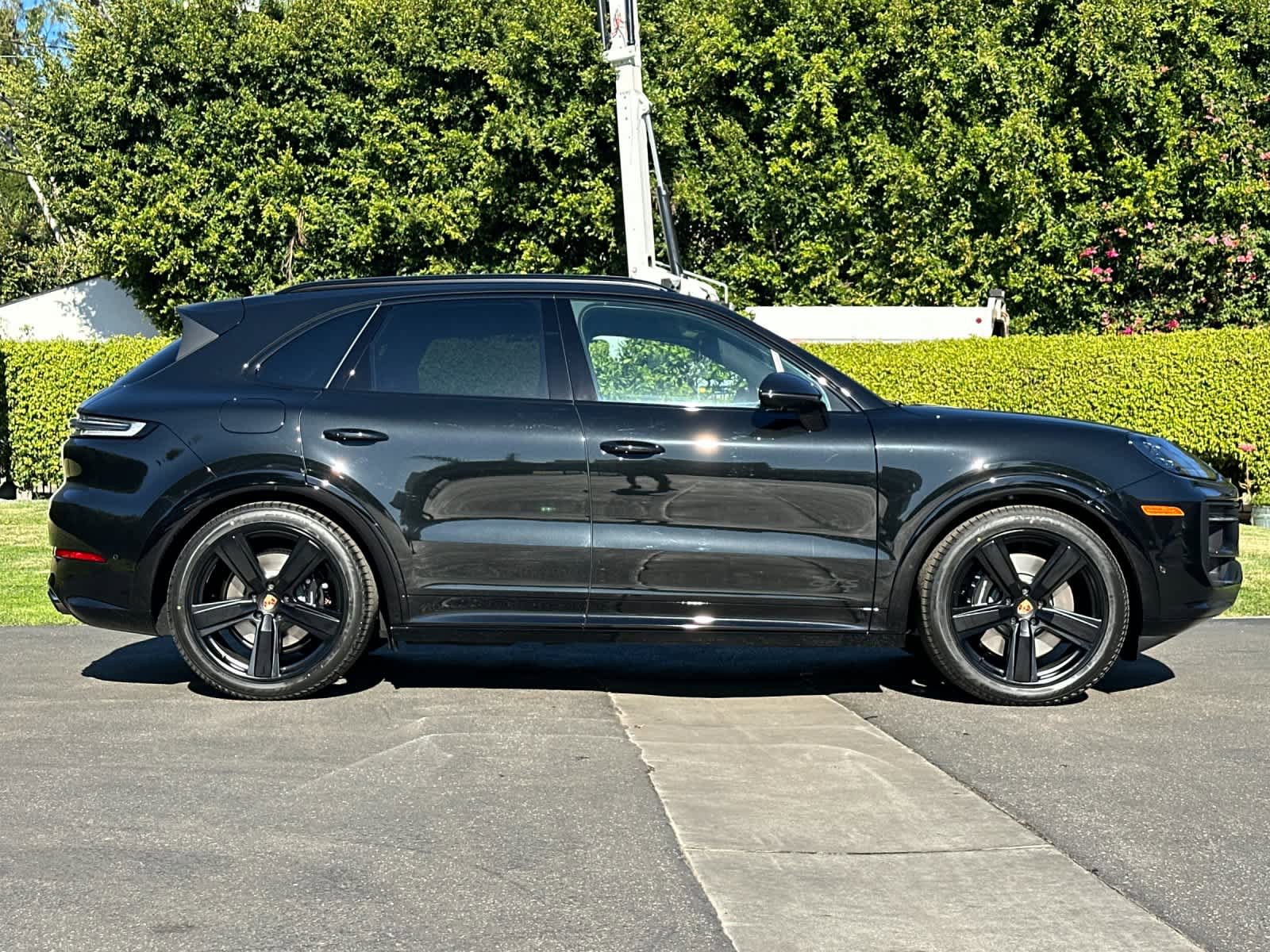 New 2026 Porsche Cayenne GTS AWD/4WD image 9