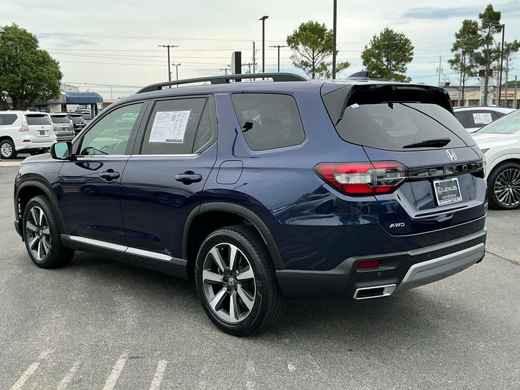 Used 2025 Honda Pilot Touring image 5