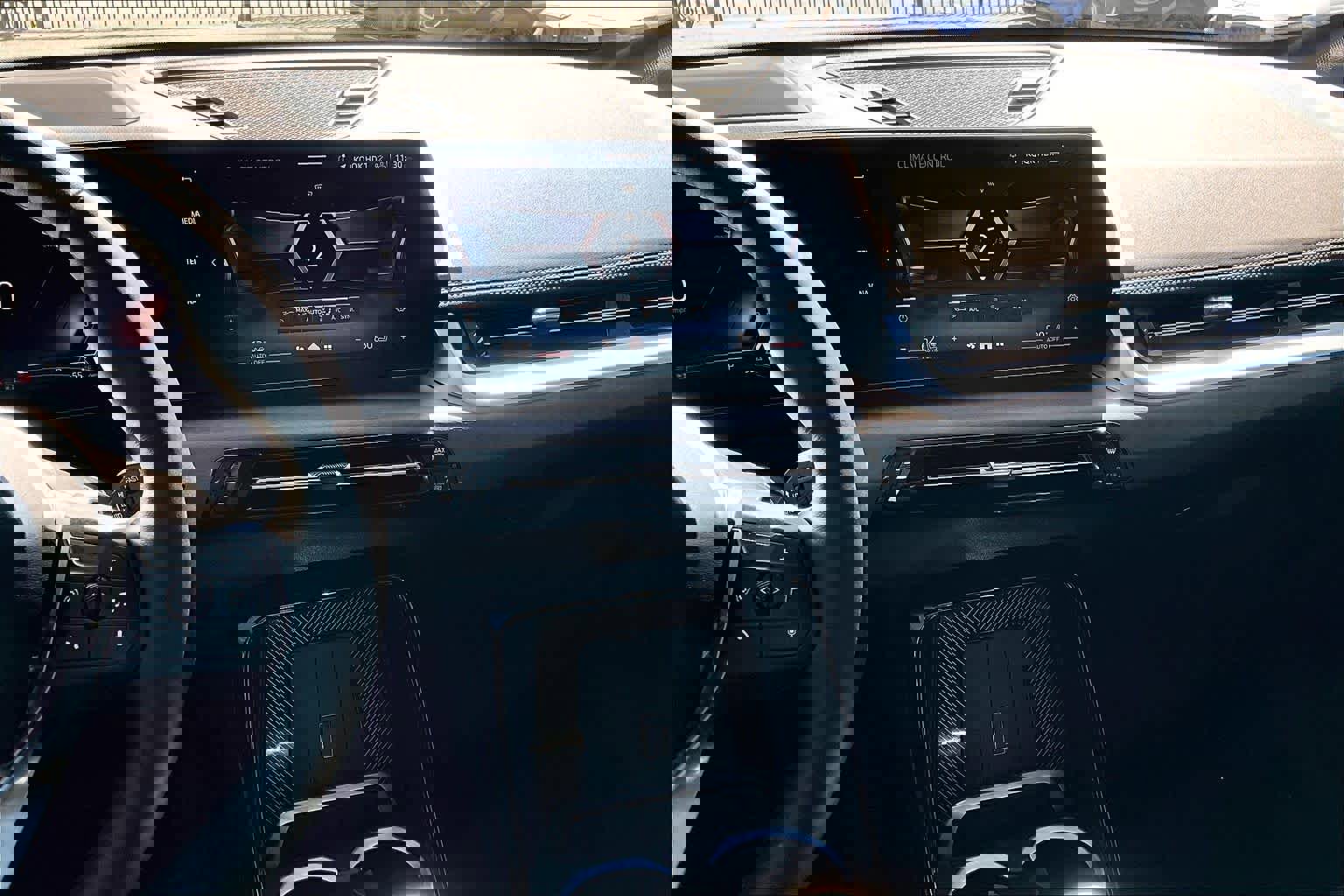 Used 2025 BMW X1 xDrive28i w/ Premium Package image 6