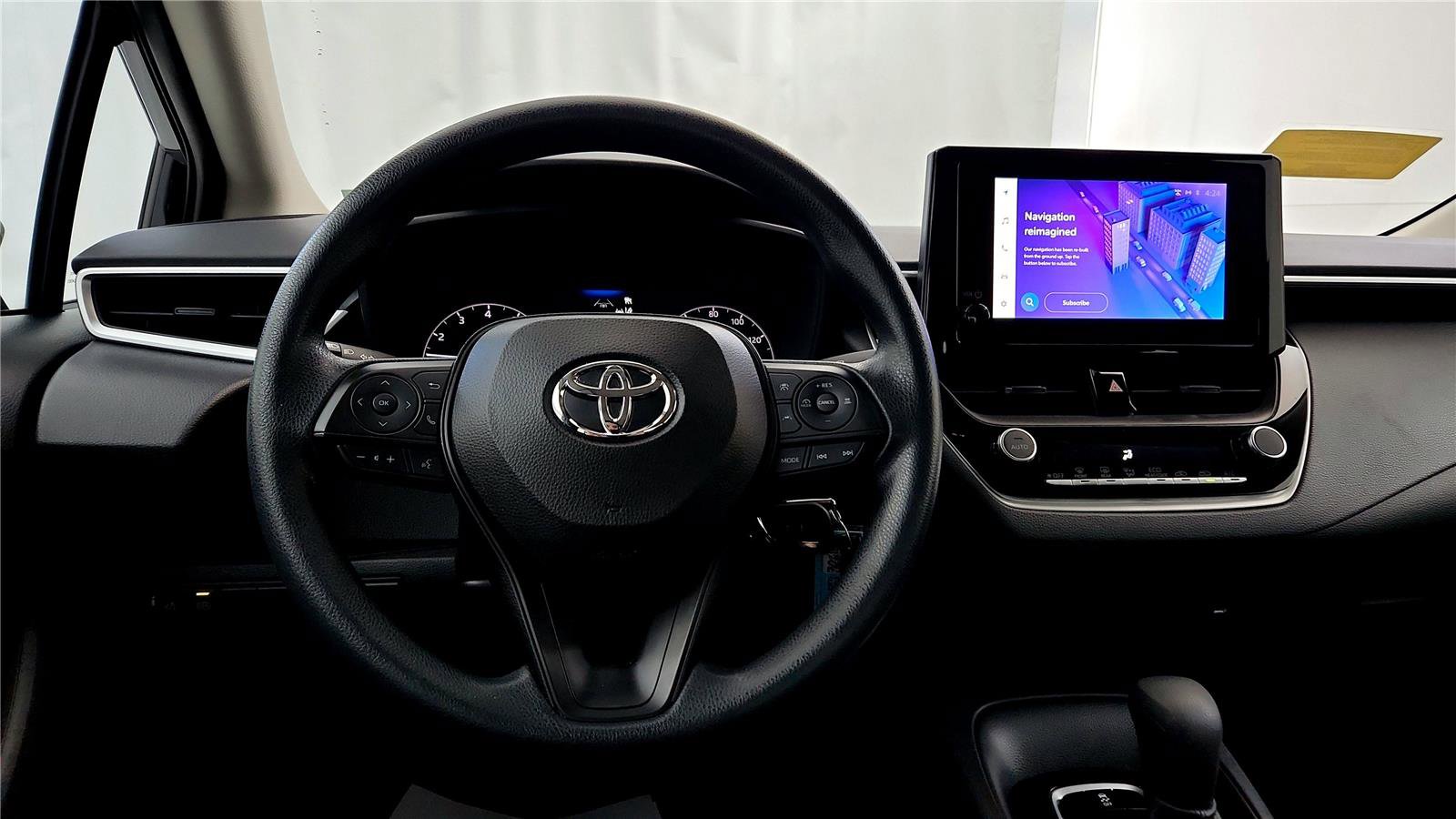 Used 2023 Toyota Corolla LE w/ Carpet Mat Package (TMS) image 27