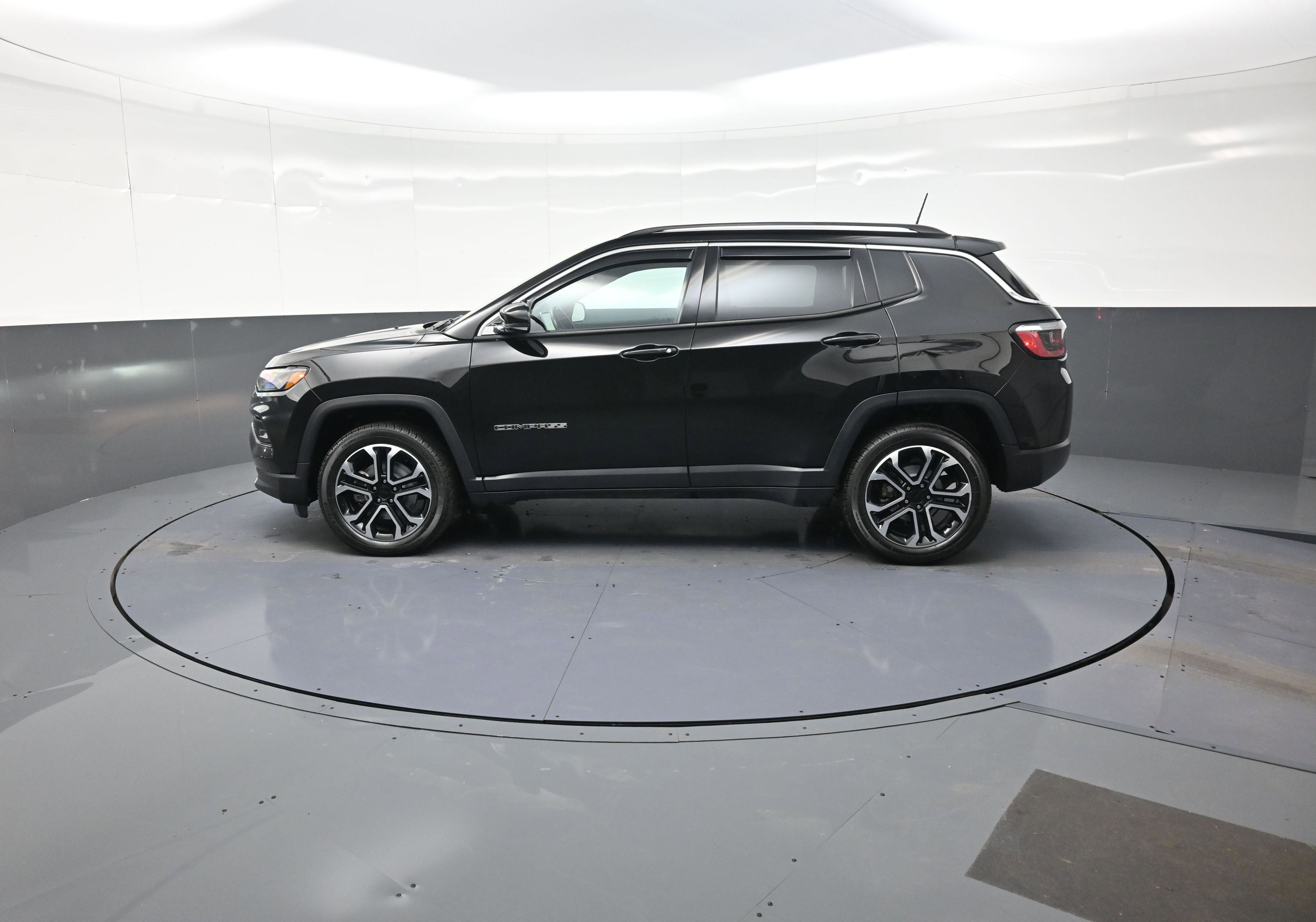 Used 2022 Jeep Compass Limited image 6