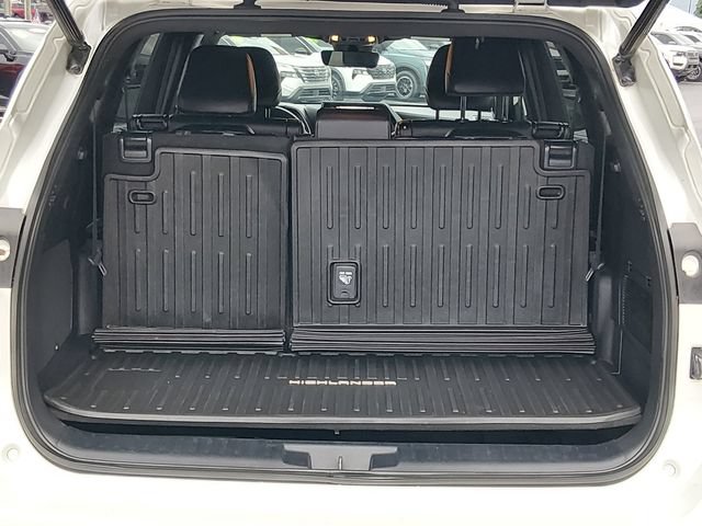 Used 2021 Toyota Highlander XSE AWD/4WD image 16