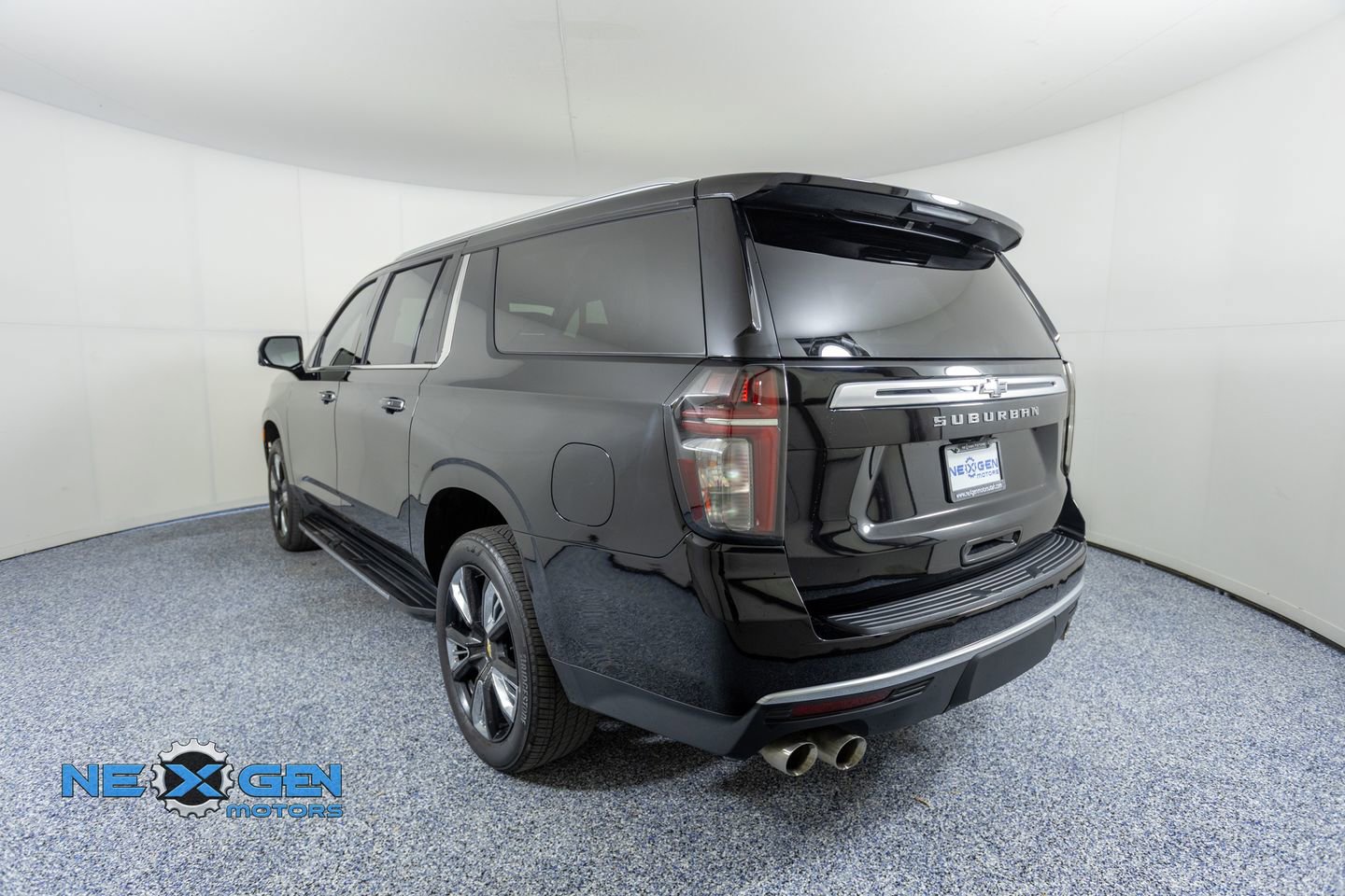 Used 2024 Chevrolet Suburban High Country w/ Advanced Technology Package image 5
