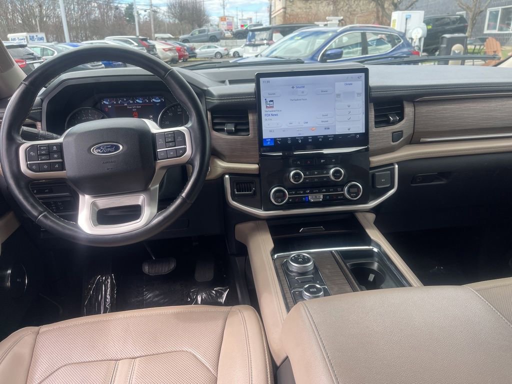 Used 2024 Ford Expedition Limited image 12