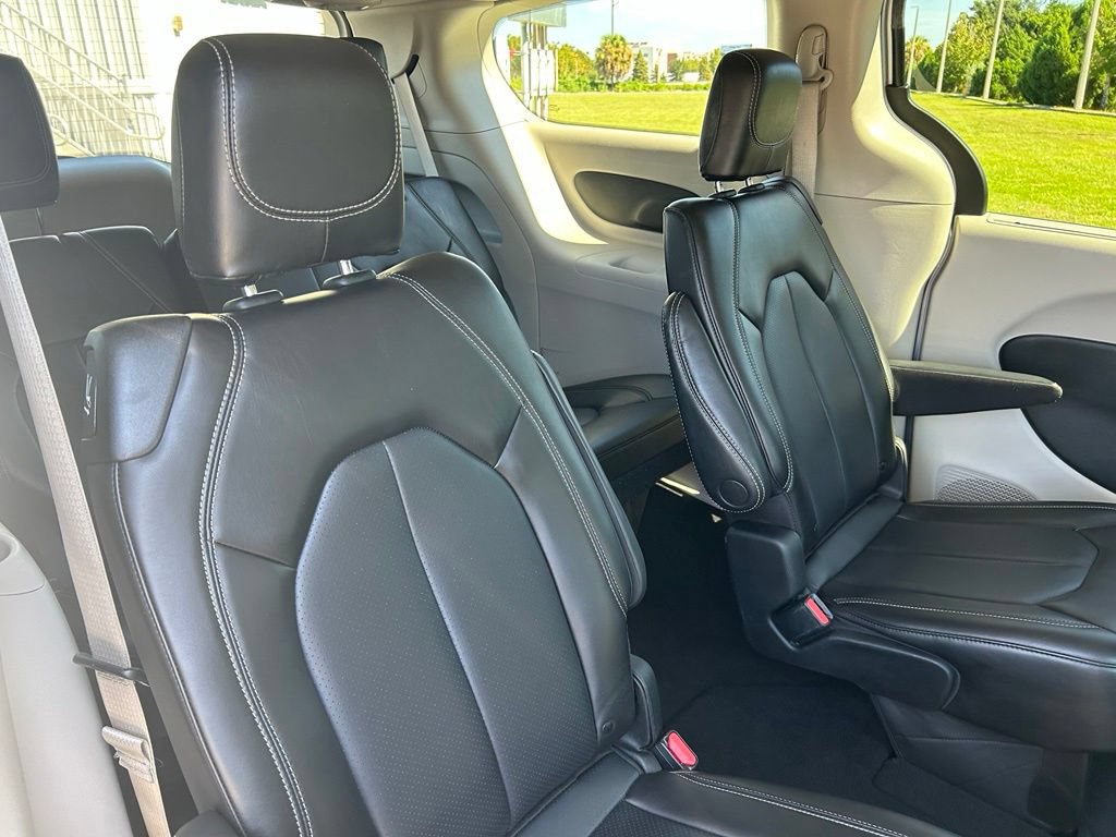 Used 2023 Chrysler Pacifica Touring-L FWD image 43
