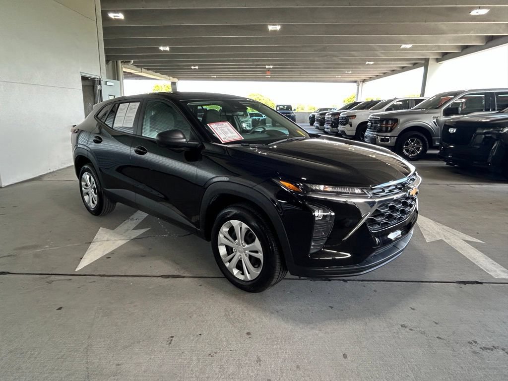 Used 2025 Chevrolet Trax LS FWD image 7