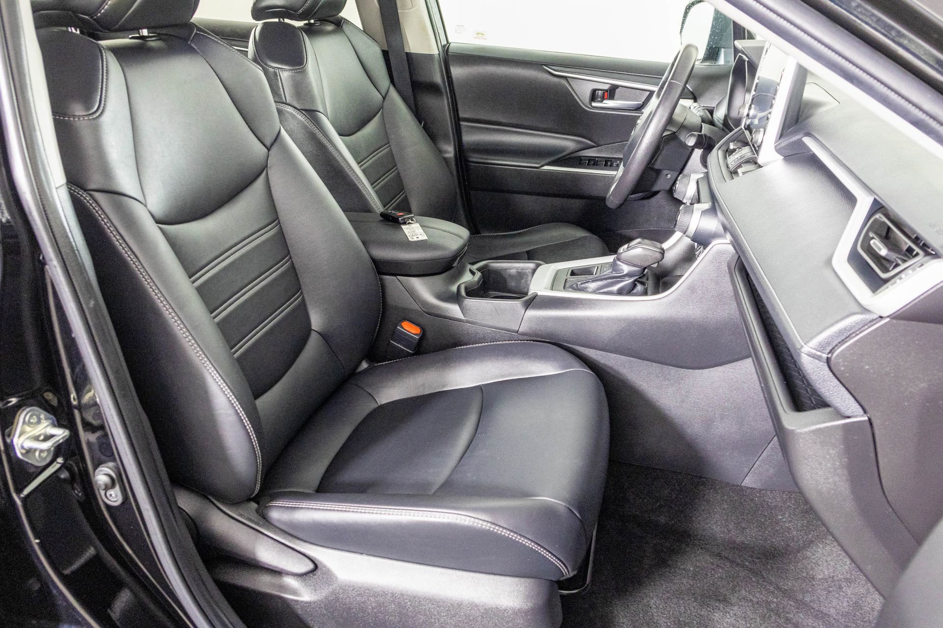 Used 2022 Toyota RAV4 XLE Premium image 44