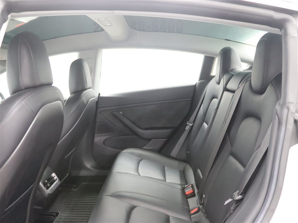 Used 2018 Tesla Model 3 Long Range RWD image 17