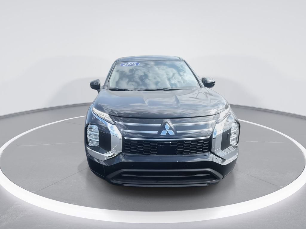 New 2025 Mitsubishi Outlander ES image 3