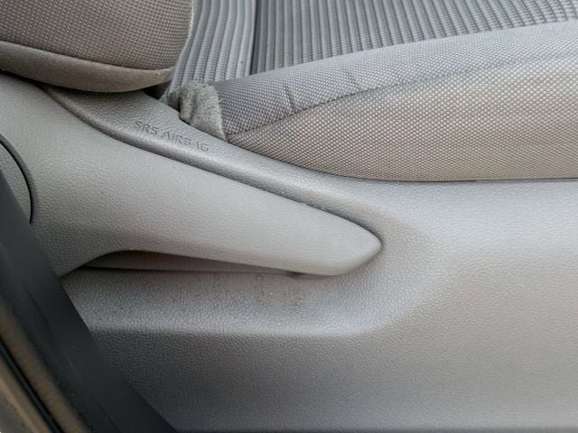 Used 2023 Toyota Highlander LE FWD image 30