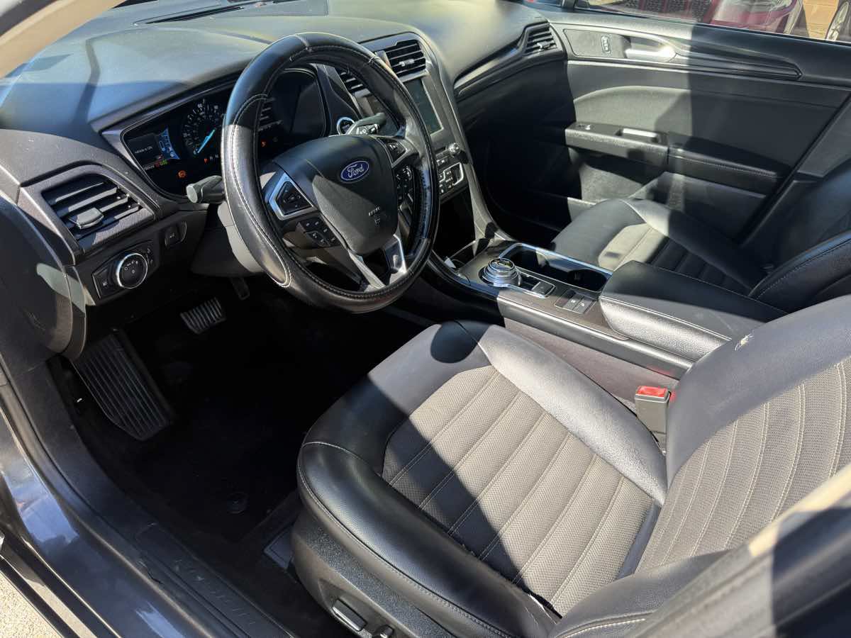Used 2018 Ford Fusion SE w/ Equipment Group 601A FWD image 10