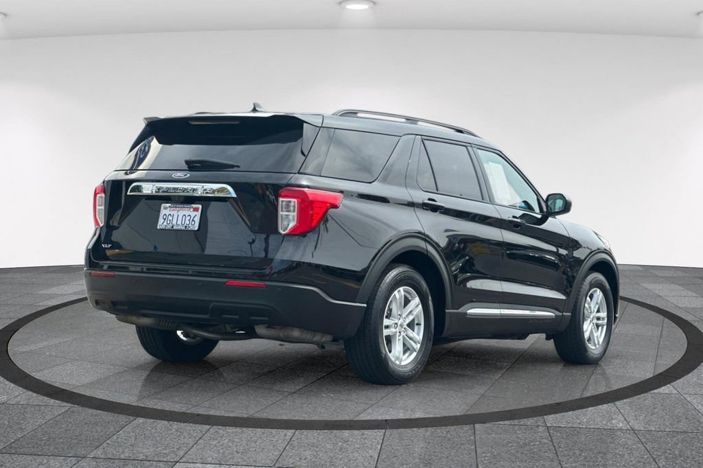 Certified 2023 Ford Explorer XLT image 5