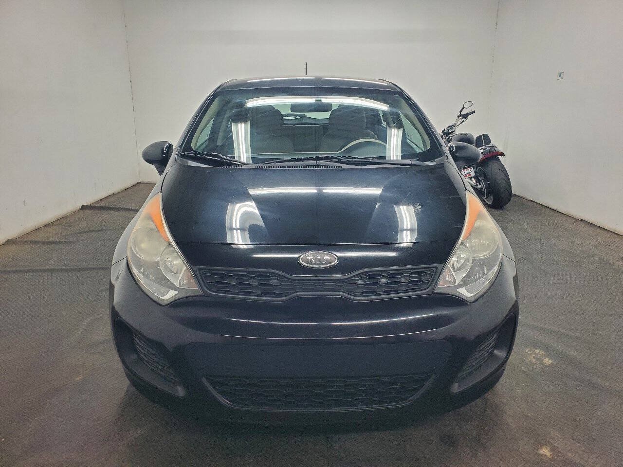 Used 2012 Kia Rio LX w/ PWR Pkg FWD image 2