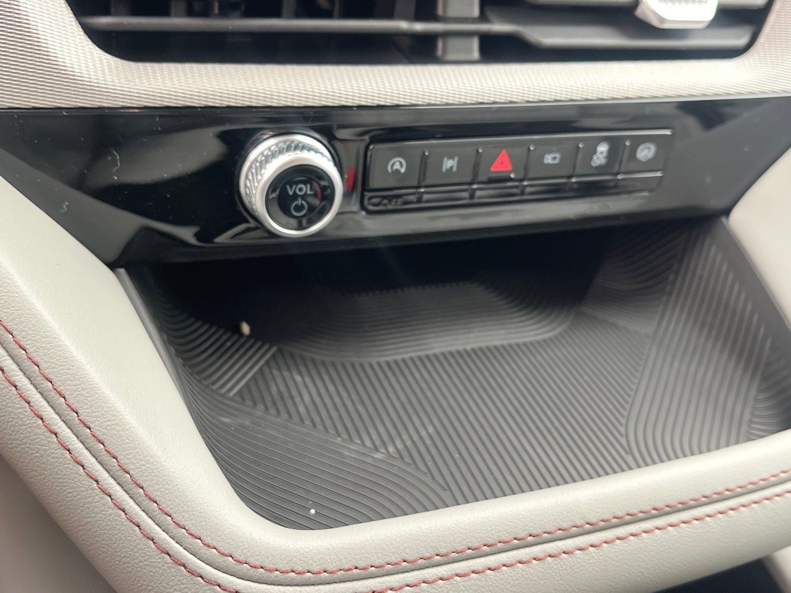 New 2026 Ford Explorer Active w/ Active Comfort Package image 11