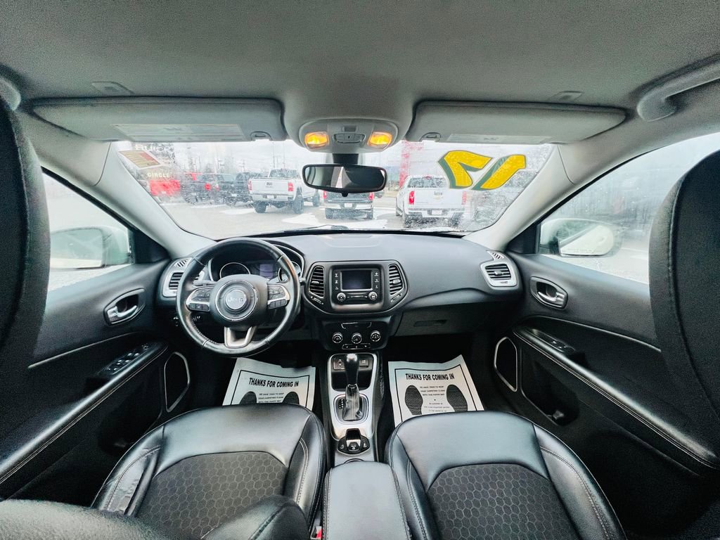 Used 2017 Jeep Compass Latitude w/ Cold Weather Group image 28