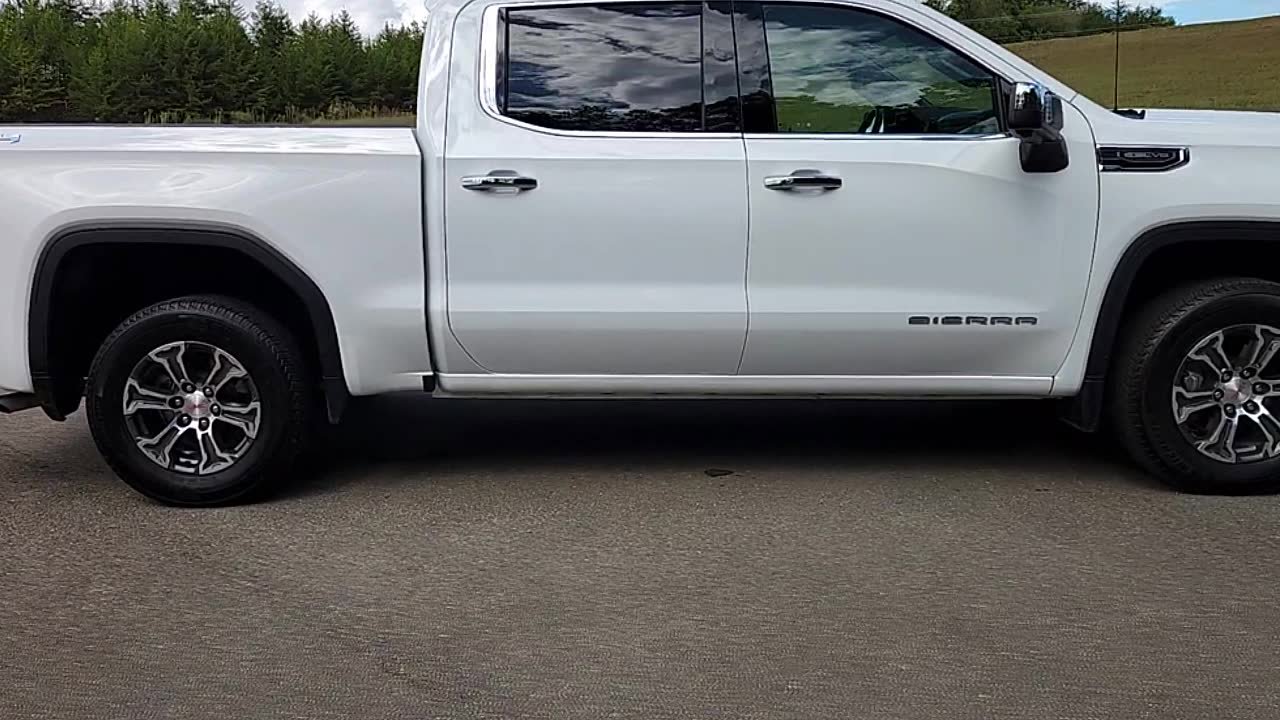 Used 2025 GMC Sierra 1500 SLT image 8