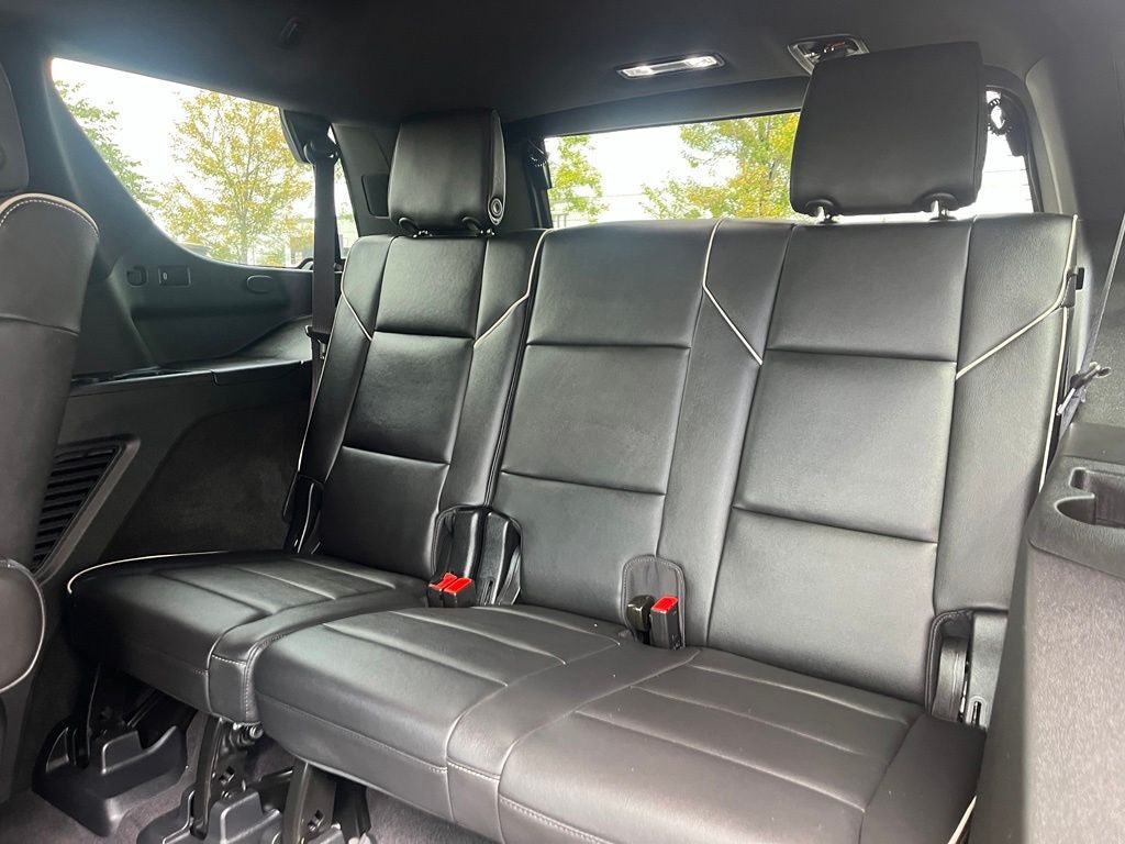 Used 2024 Cadillac Escalade Premium Luxury AWD/4WD image 19