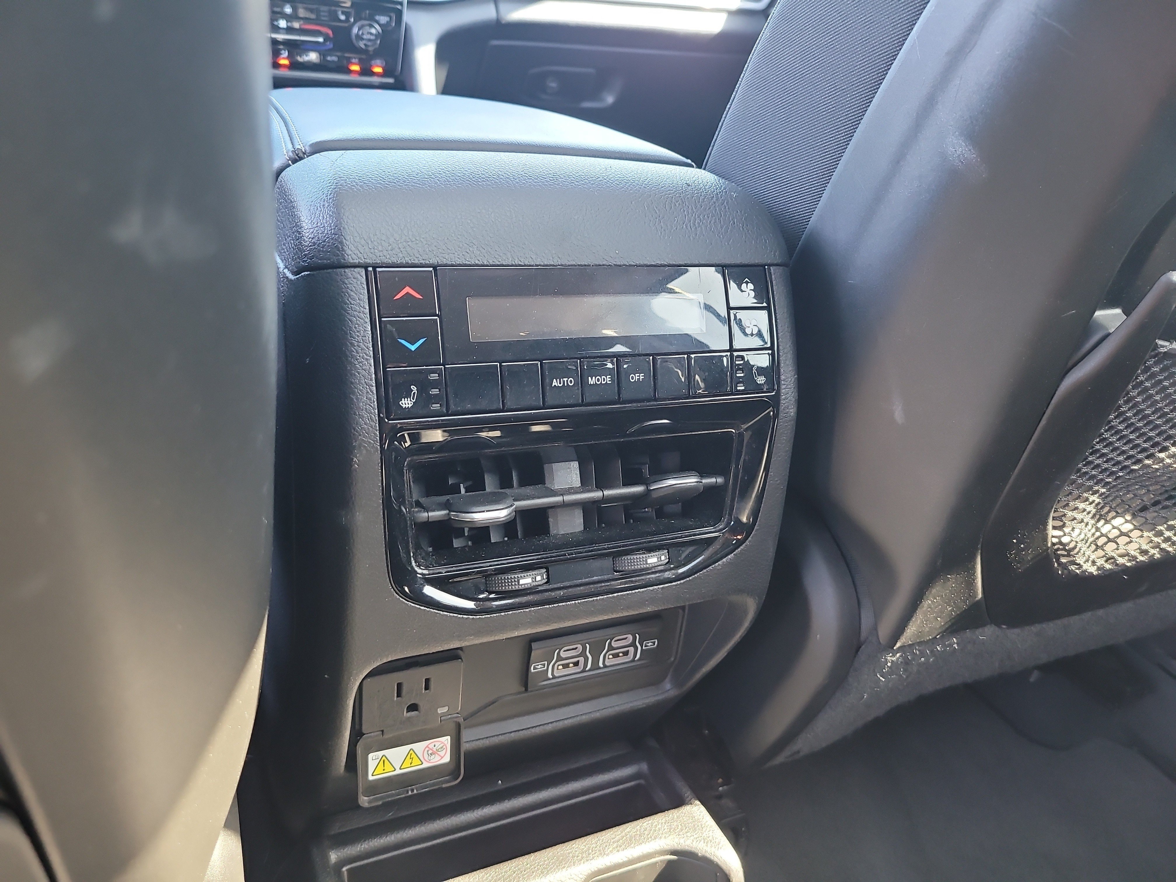 Used 2023 Jeep Grand Cherokee L Limited w/ Black Appearance Package RWD image 14